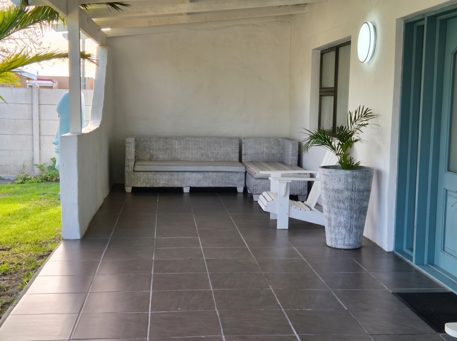 6 Bedroom Property for Sale in Struisbaai Western Cape